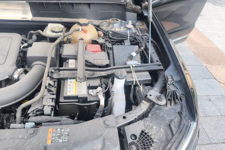 Used Cadillac XT6 2021 28T Six-Seater Four-Wheel-Drive Fashion Edition Engine Bay Left