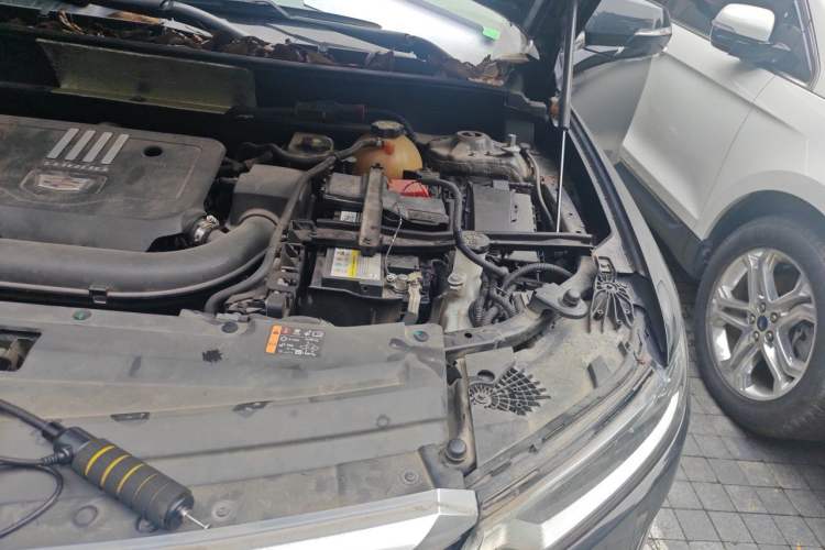 Used Cadillac XT6 2021 2.0T Six-Seater Four-Wheel-Drive Luxury Version Engine Bay Left
