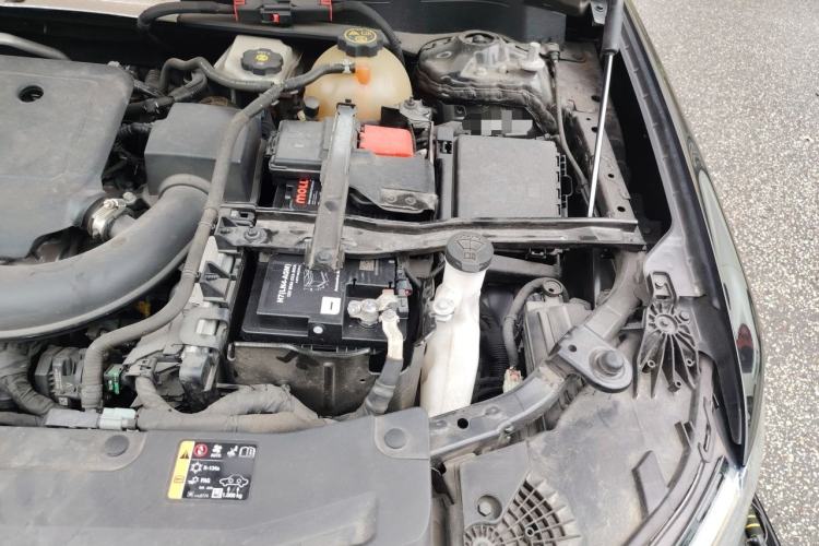 Used Cadillac XT6 2021 2.0T Six-Seater Four-Wheel-Drive Prestige Version Engine Bay Left