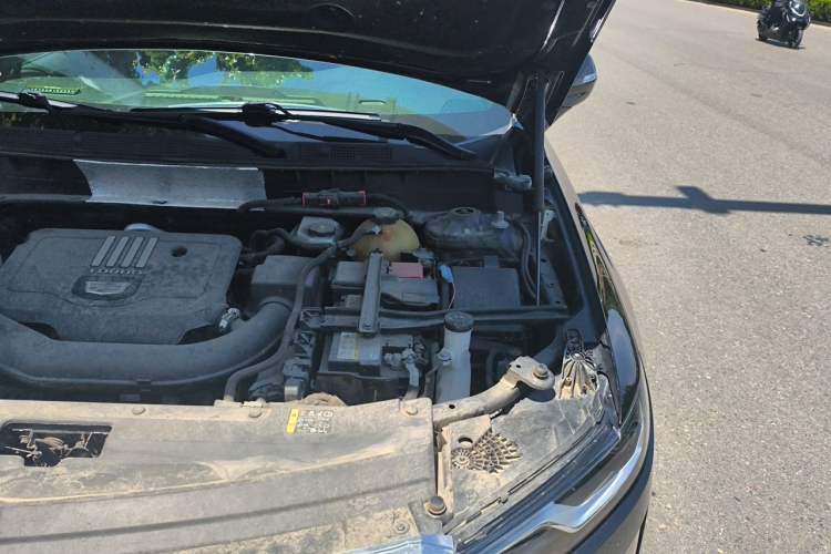 Used Cadillac XT6 2021 2.0T Six-Seater Four-Wheel-Drive Luxury Version Engine Bay Left