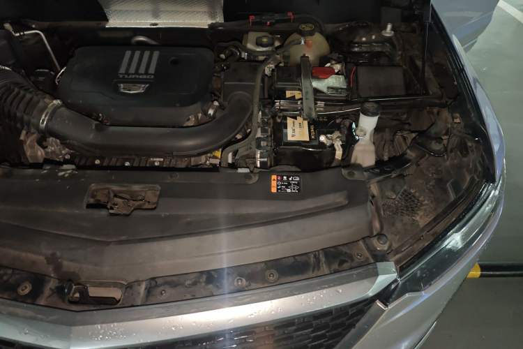 Used Cadillac XT6 2021 2.0T Six-Seater Four-Wheel-Drive Luxury Version Engine Bay Left