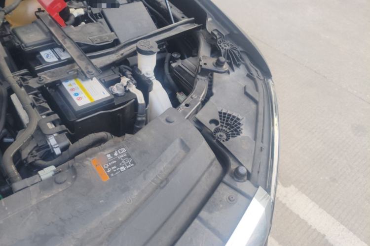 Used Cadillac XT6 2021 2.0T 6-Seater Two-Wheel Drive Luxury Version Engine Bay Left