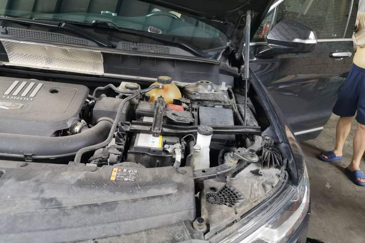 Used Cadillac XT6 2021 2.0T Seven-Seater Four-Wheel Drive Luxury Version Engine Bay Left