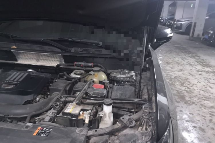 Used Cadillac XT6 2021 2.0T Six-Seater Four-Wheel-Drive Luxury Version Engine Bay Left