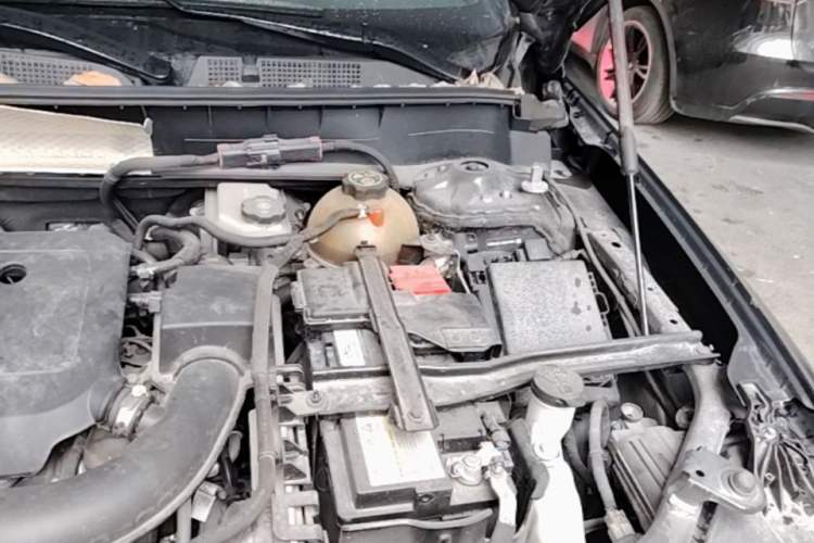 Used Cadillac XT6 2021 2.0T 7-Seater Two-Wheel-Drive Luxury Version Engine Bay Left