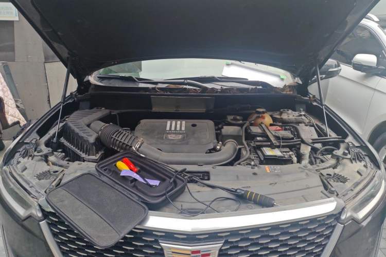 Used Cadillac XT6 2021 2.0T Six-Seater Four-Wheel-Drive Luxury Version Engine Bay