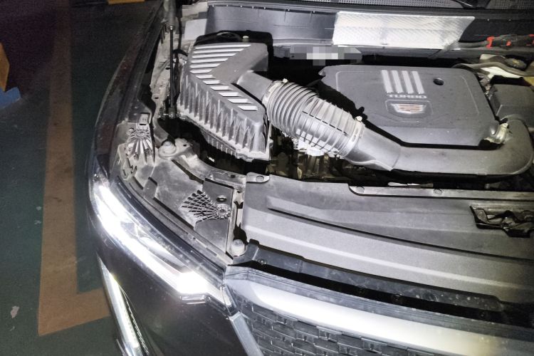 Used Cadillac XT6 2021 2.0T 6-Seater Two-Wheel Drive Luxury Version Engine Bay Right