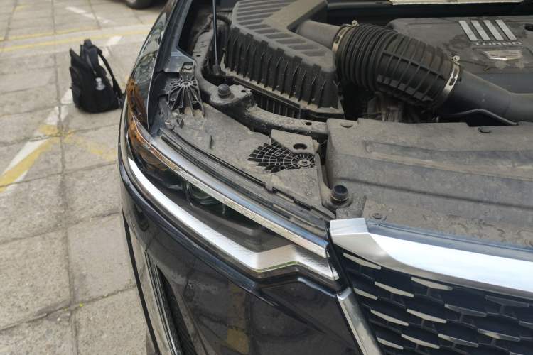 Used Cadillac XT6 2021 2.0T 7-Seater Four-Wheel Drive Luxury Version Engine Bay Right