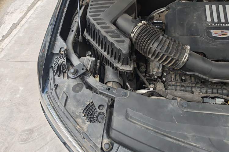 Used Cadillac XT6 2021 2.0T 7-Seater Four-Wheel Drive Luxury Version Engine Bay Right