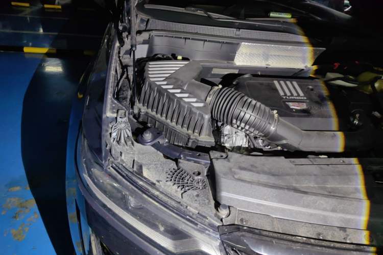 Used Cadillac XT6 2021 2.0T 7-Seater Two-Wheel-Drive Luxury Version Engine Bay Right