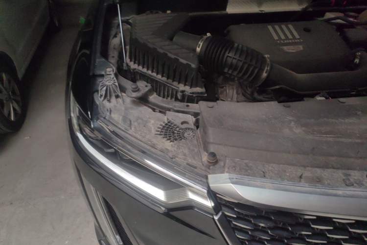 Used Cadillac XT6 2021 2.0T Six-Seater Four-Wheel-Drive Luxury Version Engine Bay Right