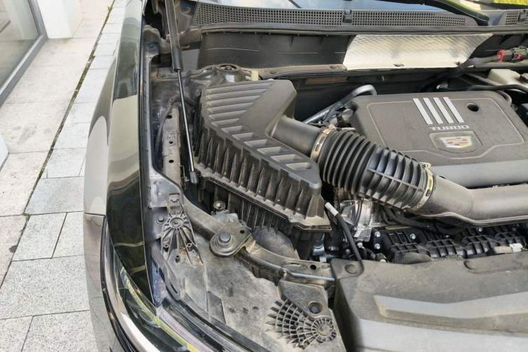 Used Cadillac XT6 2021 2.0T 6-Seater Two-Wheel Drive Luxury Version Engine Bay Right