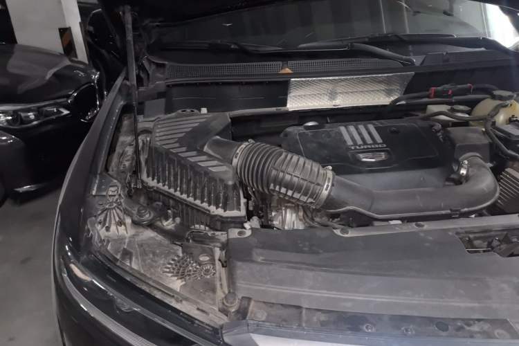 Used Cadillac XT6 2021 2.0T Six-Seater Four-Wheel-Drive Luxury Version Engine Bay Right