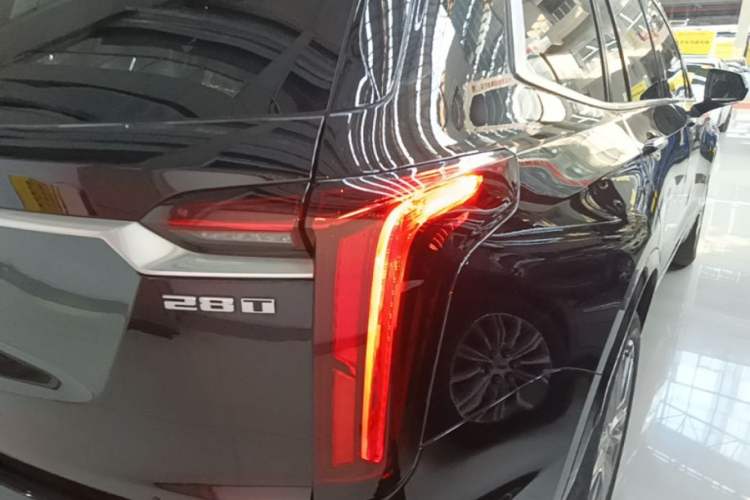 Used Cadillac XT6 2021 2.0T 6-Seater Two-Wheel Drive Luxury Version Exterior 3