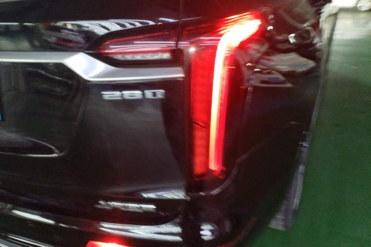 Used Cadillac XT6 2021 28T Six-Seater Luxury Version Exterior 3