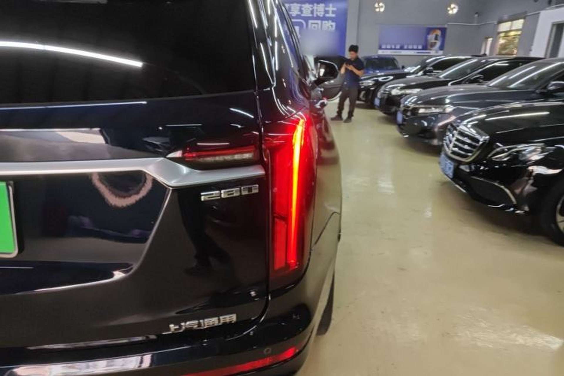Used Cadillac XT6 2021 28T Six-Seater Luxury Version Exterior 3