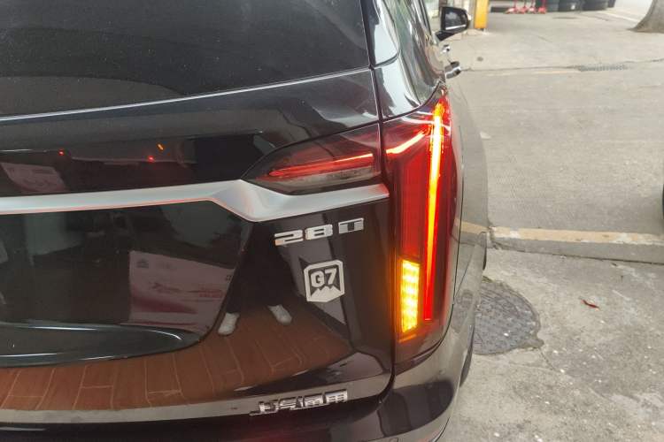 Used Cadillac XT6 2021 2.0T 7-Seater Two-Wheel-Drive Luxury Version Exterior 6