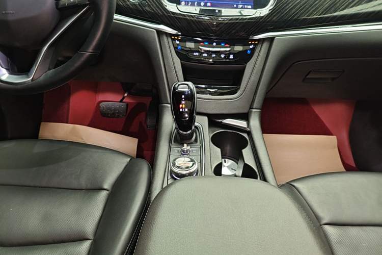 Used Cadillac XT6 2021 2.0T 7-Seater Four-Wheel Drive Luxury Version Gear Lever