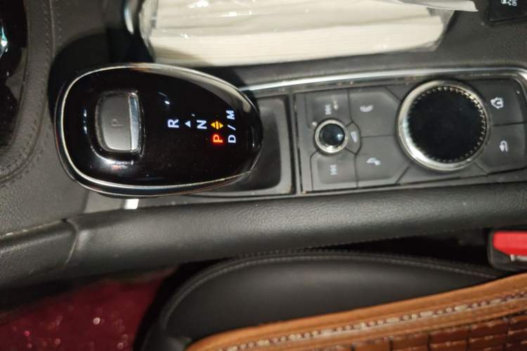 Used Cadillac XT6 2021 2.0T 7-Seater Two-Wheel-Drive Luxury Version Gear Lever