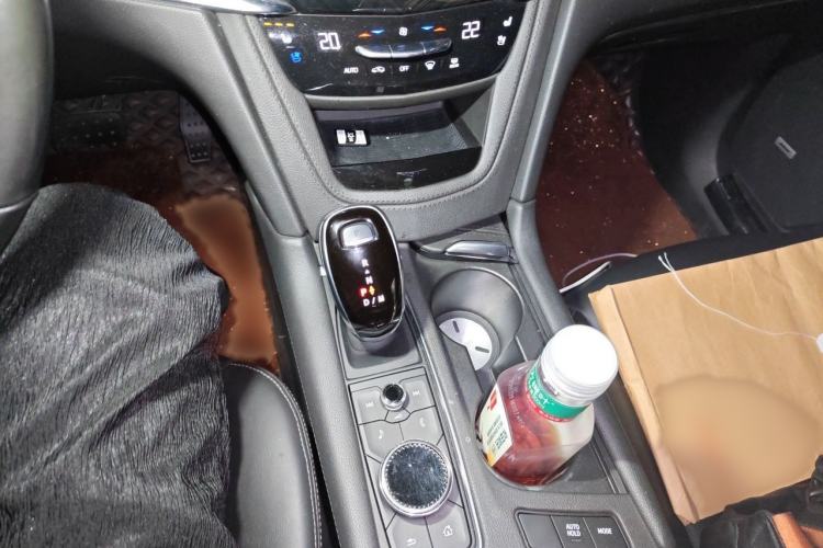Used Cadillac XT6 2021 28T Six-Seater Four-Wheel-Drive Luxury Version Gear Lever