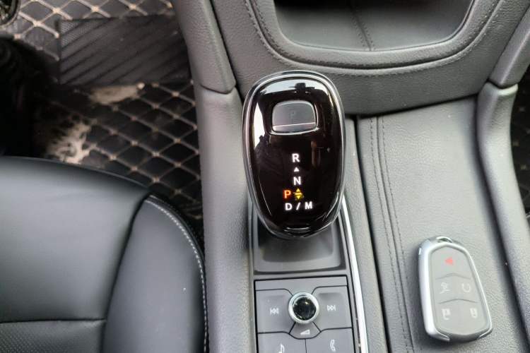 Used Cadillac XT6 2021 2.0T Six-Seater Four-Wheel-Drive Luxury Version Gear Lever