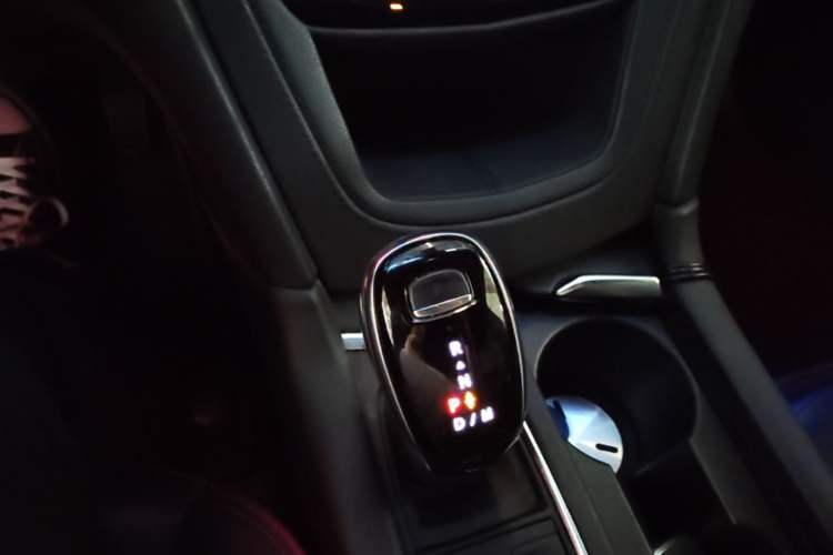 Used Cadillac XT6 2021 2.0T 6-Seater Two-Wheel Drive Luxury Version Gear Lever