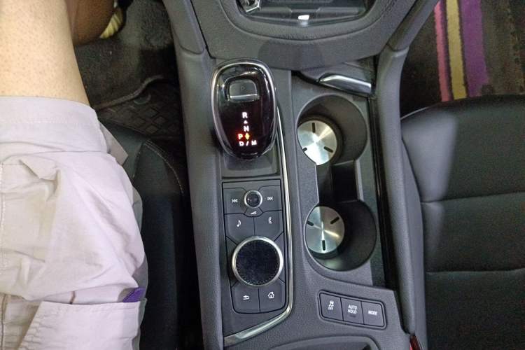 Used Cadillac XT6 2021 2.0T Six-Seater Four-Wheel-Drive Luxury Version Gear Lever