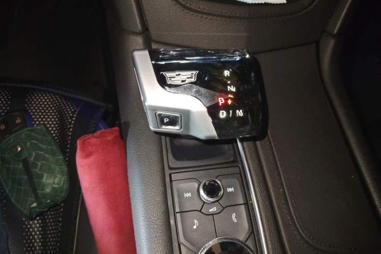 Used Cadillac XT6 2021 2.0T 7-Seater Four-Wheel Drive Luxury Version Gear Lever