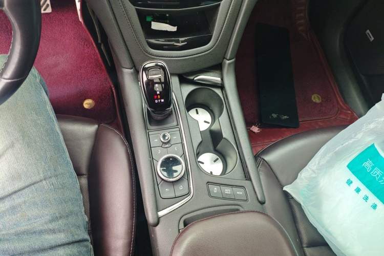 Used Cadillac XT6 2021 2.0T 7-Seater Two-Wheel-Drive Luxury Version Gear Lever