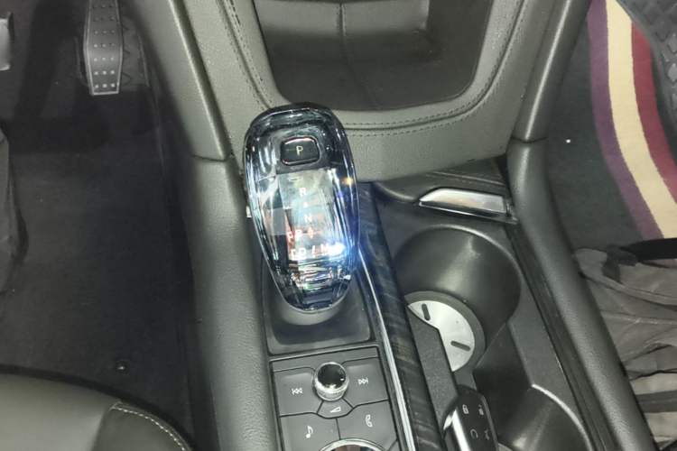 Used Cadillac XT6 2021 28T Six-Seater Four-Wheel-Drive Luxury Version Gear Lever