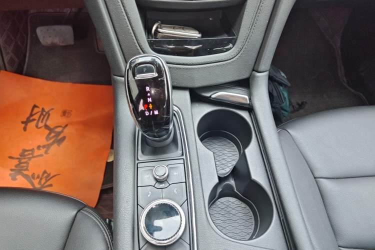 Used Cadillac XT6 2021 2.0T 6-Seater Two-Wheel Drive Luxury Version Gear Lever