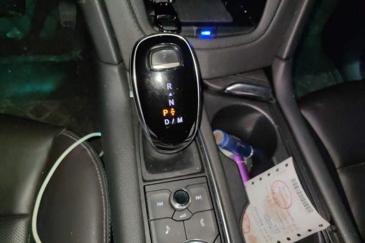Used Cadillac XT6 2021 2.0T 7-Seater Two-Wheel-Drive Luxury Version Gear Lever