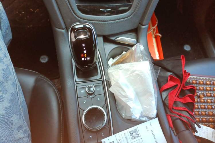 Used Cadillac XT6 2021 28T Six-Seater Luxury Sporty Enjoy-the-Comfort Safety Edition Gear Lever