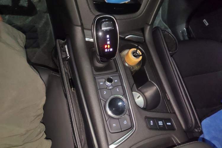 Used Cadillac XT6 2021 2.0T Six-Seater Four-Wheel-Drive Luxury Version Gear Lever