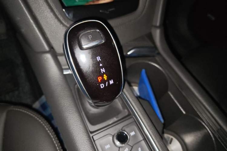 Used Cadillac XT6 2021 2.0T 6-Seater Two-Wheel Drive Luxury Version Gear Lever