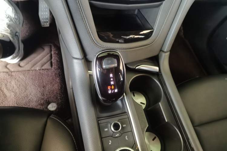 Used Cadillac XT6 2021 2.0T 6-Seater Two-Wheel Drive Luxury Version Gear Lever