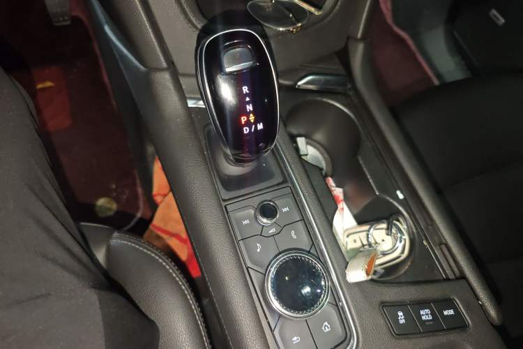 Used Cadillac XT6 2021 2.0T Six-Seater Four-Wheel-Drive Luxury Version Gear Lever