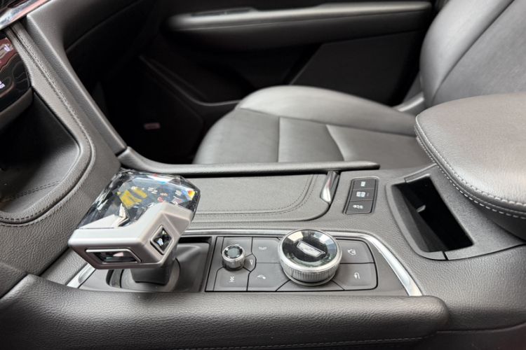 Used Cadillac XT6 2021 2.0T 6-Seater Two-Wheel Drive Luxury Version Gear Lever