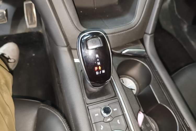 Used Cadillac XT6 2021 Revised Version 2.0T 6-Seater Four-Wheel Drive Premium Edition Gear Lever