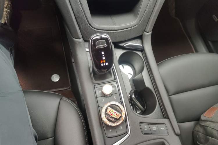 Used Cadillac XT6 2021 2.0T 7-Seater Two-Wheel-Drive Luxury Version Gear Lever
