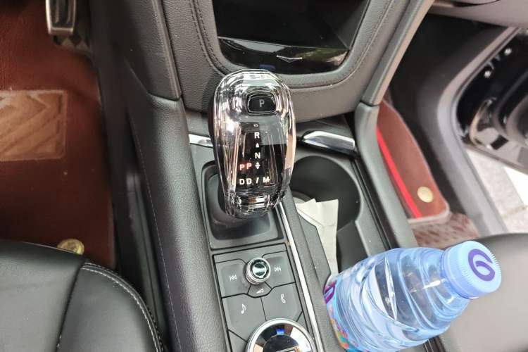 Used Cadillac XT6 2021 Revised Version 2.0T 6-Seater Four-Wheel Drive Premium Edition Gear Lever