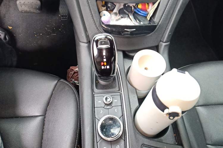 Used Cadillac XT6 2021 2.0T 7-Seater Two-Wheel-Drive Luxury Version Gear Lever