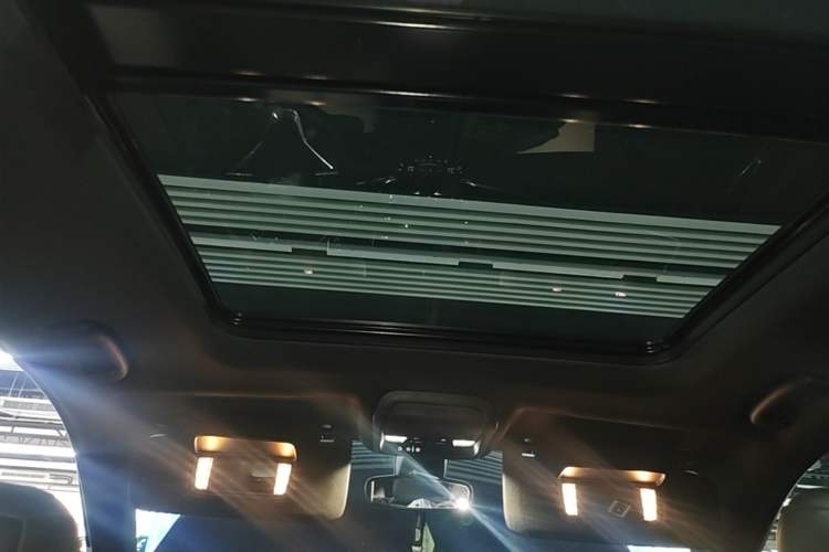Used Cadillac XT6 2021 2.0T Six-Seater Four-Wheel-Drive Luxury Version Headliner