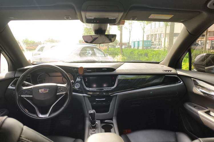 Used Cadillac XT6 2021 28T Six-Seater Luxury Version Headliner