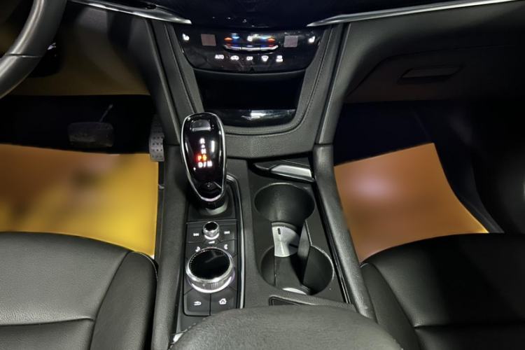 Used Cadillac XT6 2021 2.0T 7-Seater Two-Wheel-Drive Luxury Version Interior 3