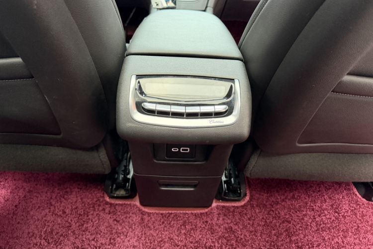 Used Cadillac XT6 2021 2.0T 6-Seater Two-Wheel Drive Luxury Version Interior 3
