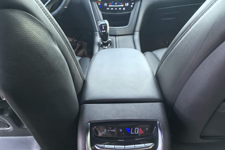 Used Cadillac XT6 2021 28T Six-Seater Four-Wheel-Drive Luxury Version Interior 7
