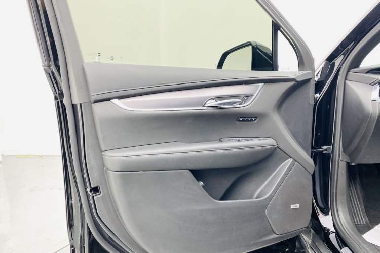 Used Cadillac XT6 2021 28T Six-Seater Fashion Edition Interior 9