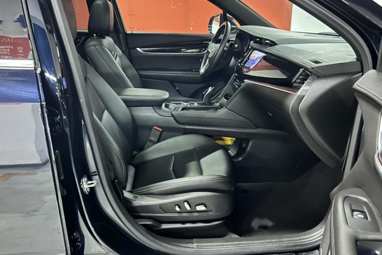 Used Cadillac XT6 2021 2.0T 7-Seater Two-Wheel-Drive Luxury Version Interior 9
