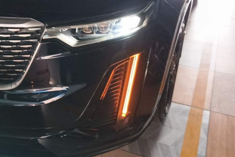 Used Cadillac XT6 2021 28T Six-Seater Four-Wheel-Drive Luxury Version Left Front Headlight
